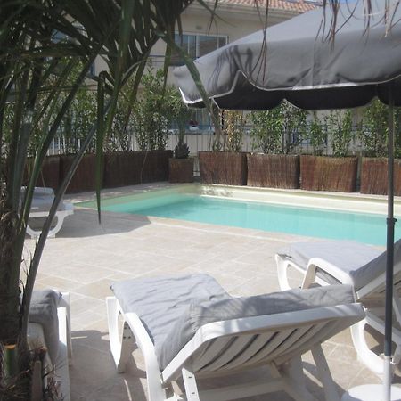 Brit Hotel Confort Le Revest Σαιντ-Μαξίμ Εξωτερικό φωτογραφία
