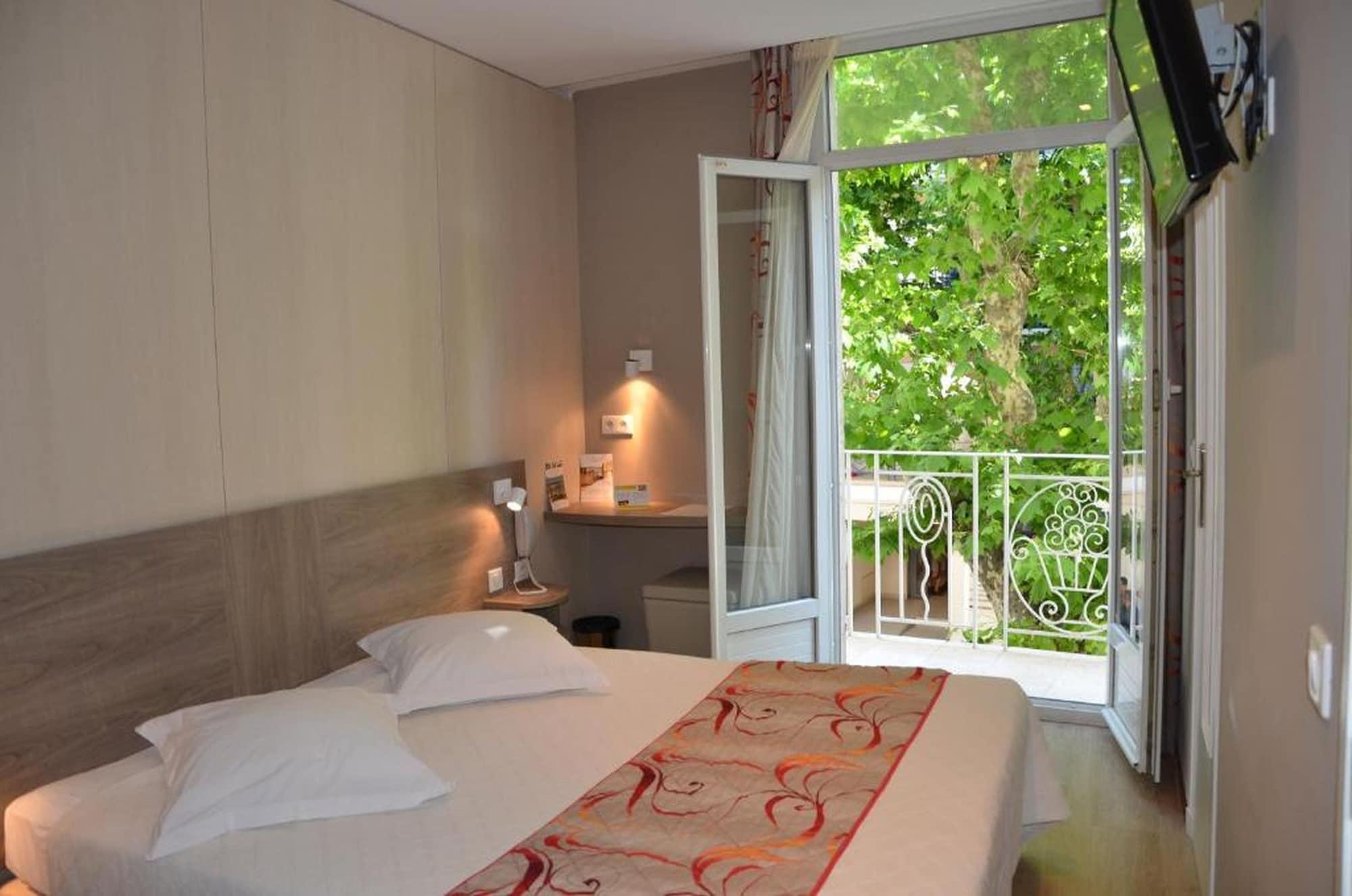 Brit Hotel Confort Le Revest Σαιντ-Μαξίμ Εξωτερικό φωτογραφία