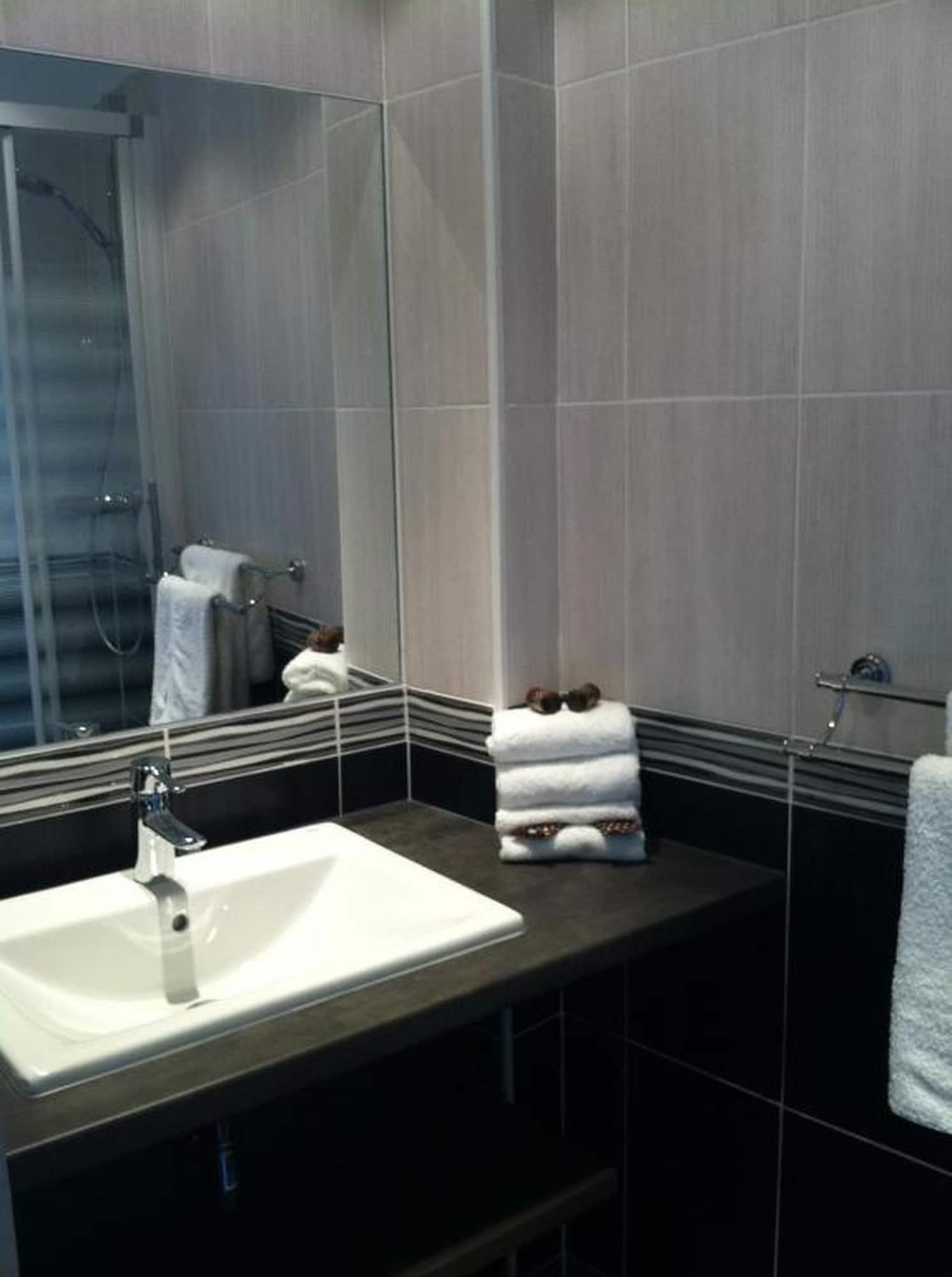 Brit Hotel Confort Le Revest Σαιντ-Μαξίμ Εξωτερικό φωτογραφία
