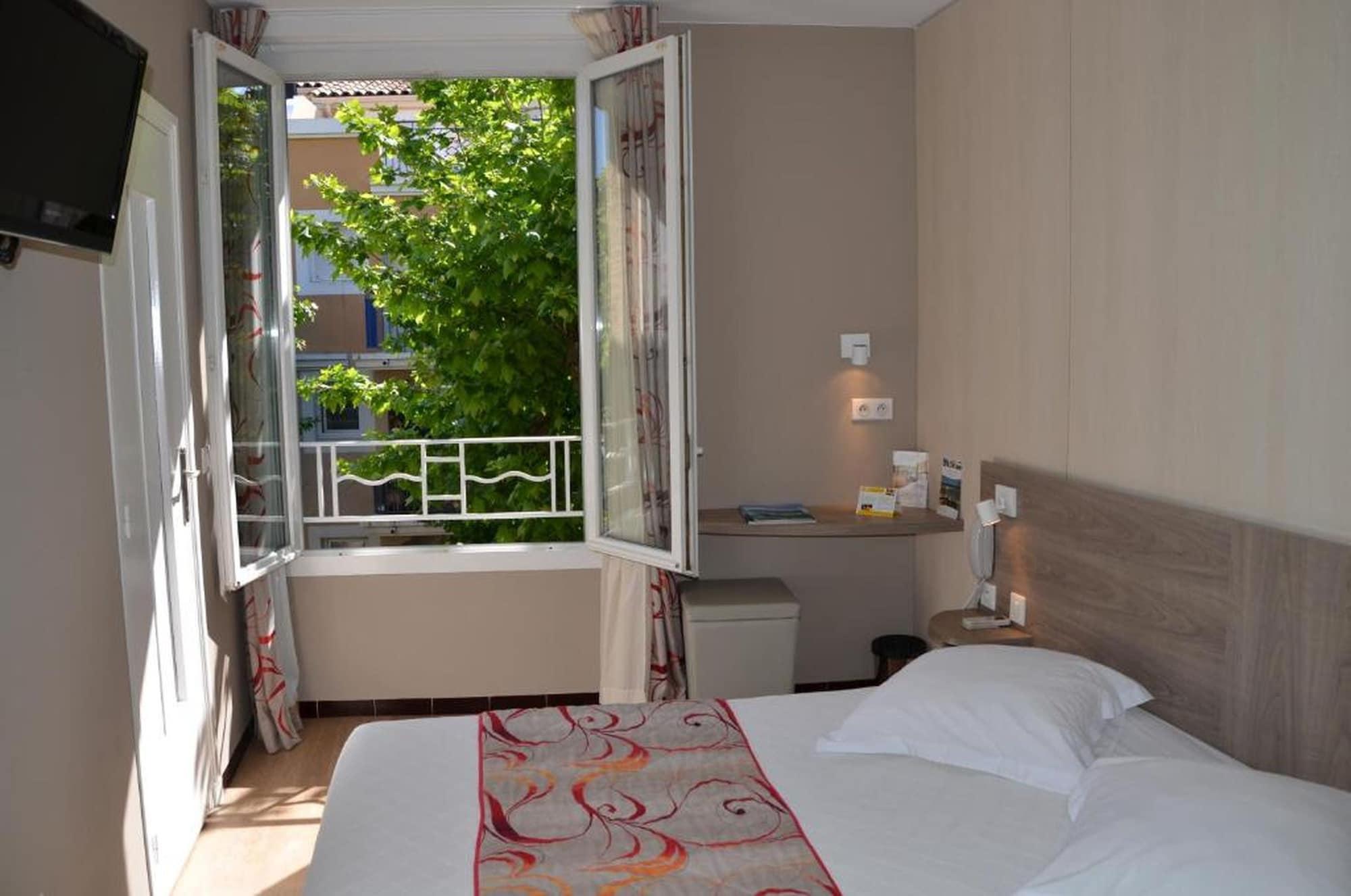 Brit Hotel Confort Le Revest Σαιντ-Μαξίμ Εξωτερικό φωτογραφία