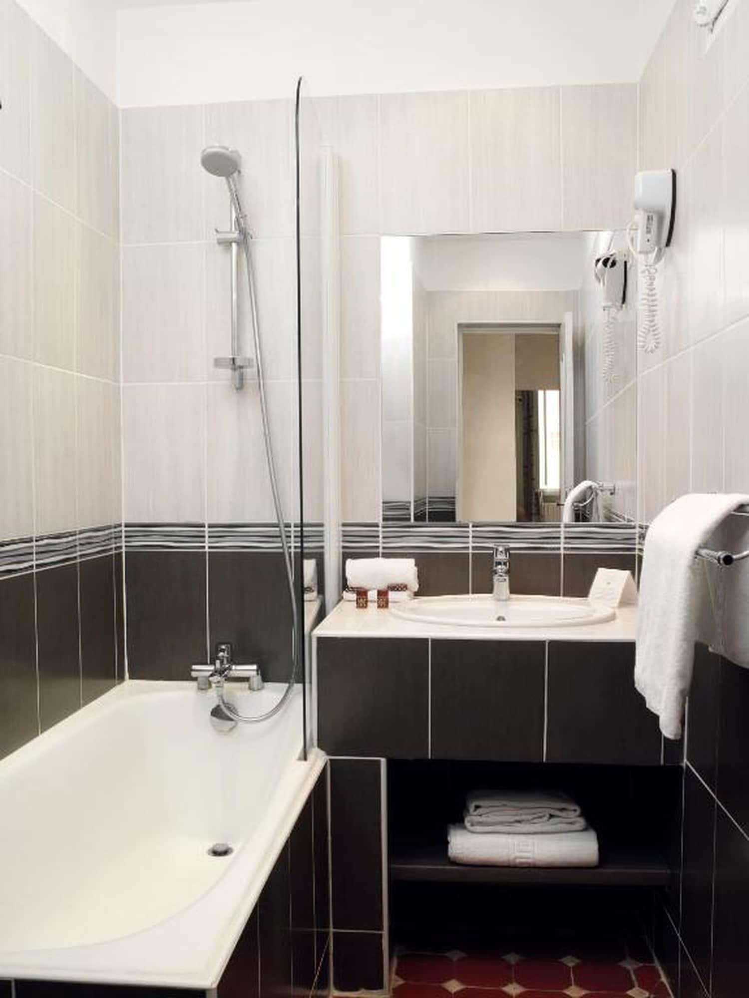 Brit Hotel Confort Le Revest Σαιντ-Μαξίμ Εξωτερικό φωτογραφία