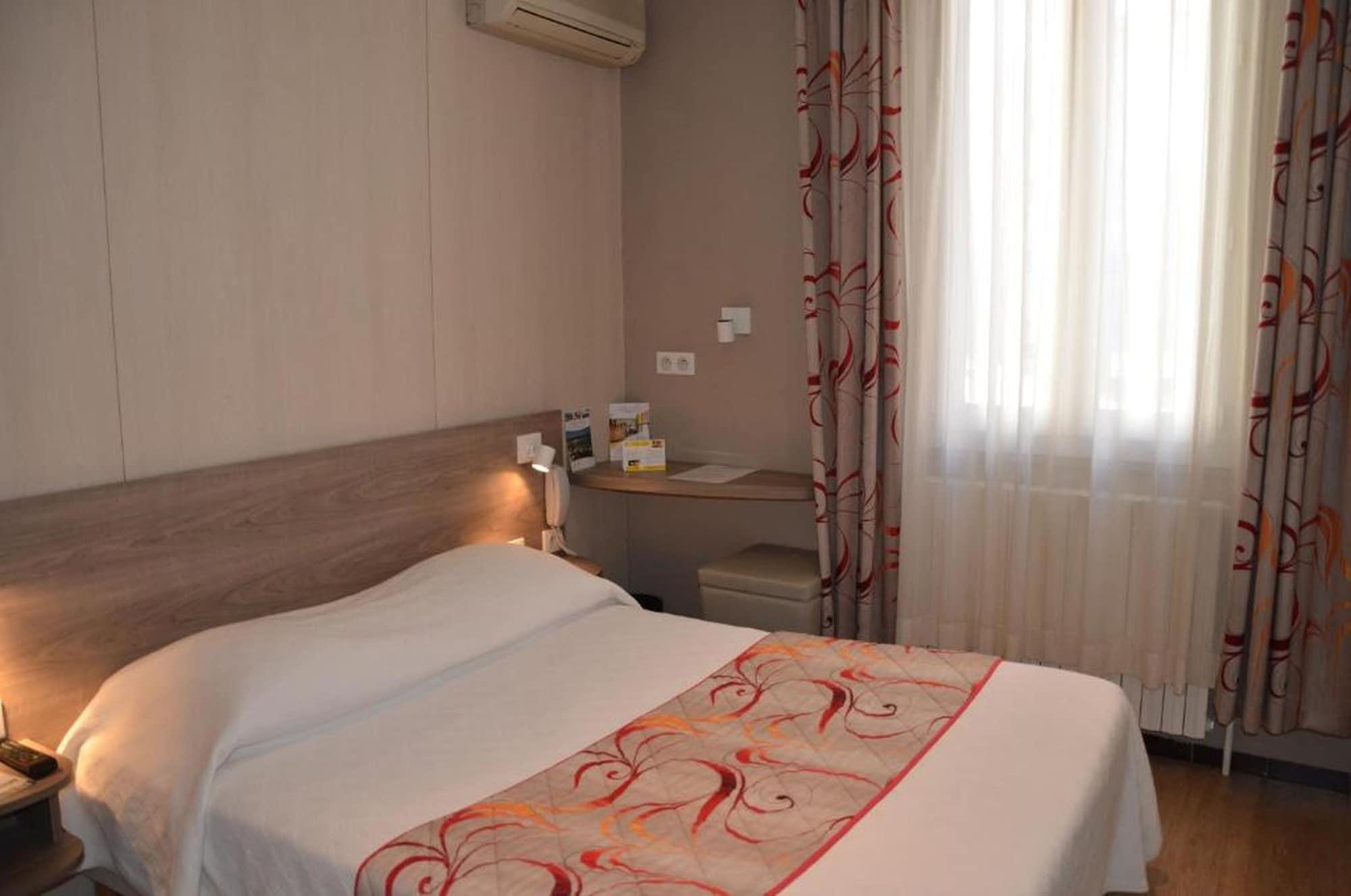 Brit Hotel Confort Le Revest Σαιντ-Μαξίμ Εξωτερικό φωτογραφία