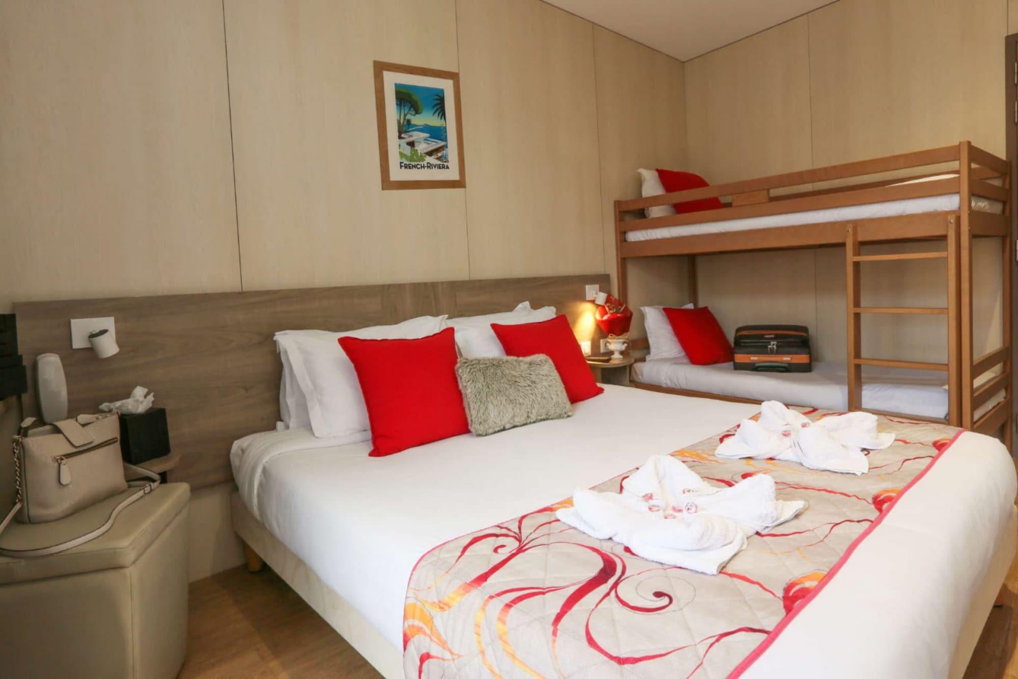 Brit Hotel Confort Le Revest Σαιντ-Μαξίμ Εξωτερικό φωτογραφία