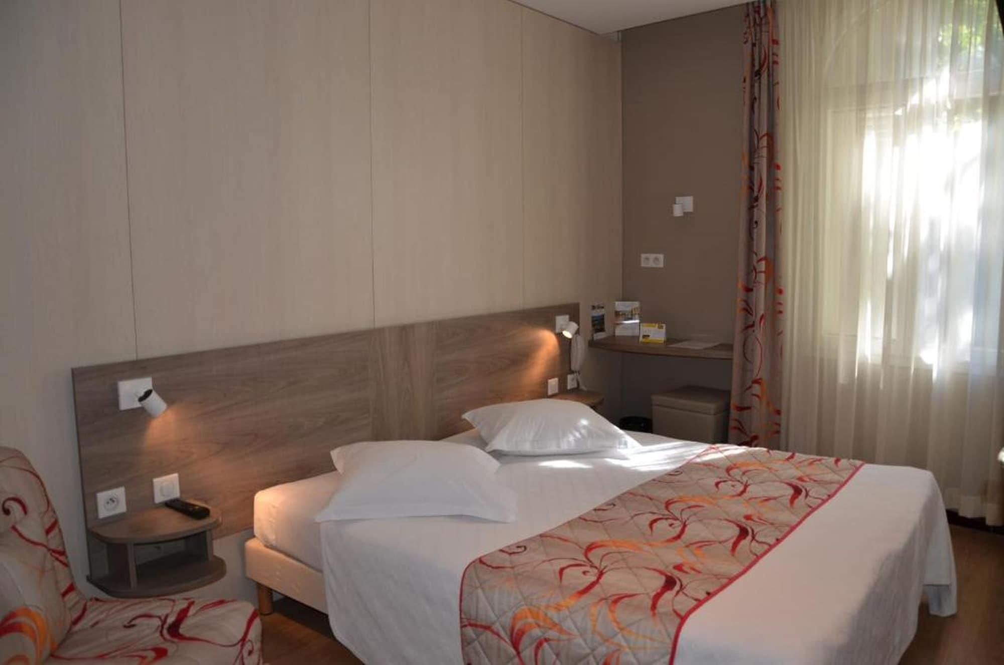 Brit Hotel Confort Le Revest Σαιντ-Μαξίμ Εξωτερικό φωτογραφία