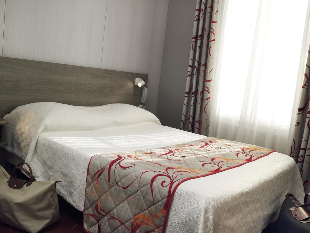 Brit Hotel Confort Le Revest Σαιντ-Μαξίμ Εξωτερικό φωτογραφία