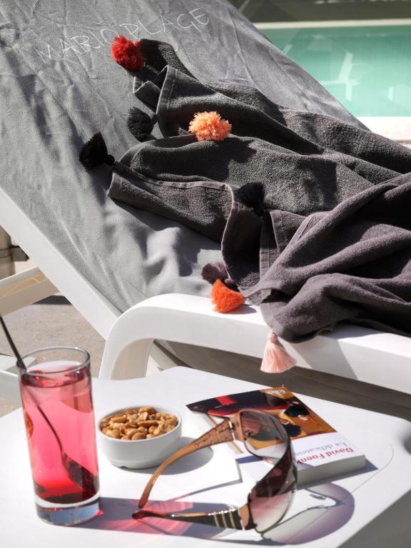 Brit Hotel Confort Le Revest Σαιντ-Μαξίμ Εξωτερικό φωτογραφία